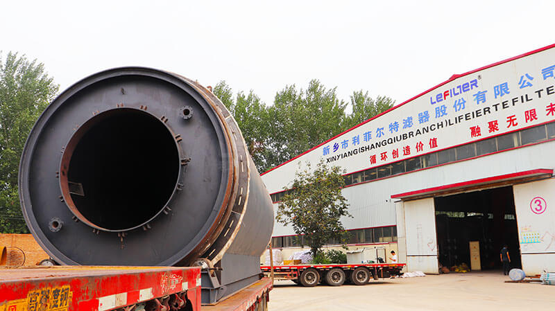 福建陳總訂購的4臺LES-2666輪胎煉油設備發(fā)車發(fā)出01 福建陳總訂購的4臺LES-2666輪胎煉油設備發(fā)車發(fā)出01