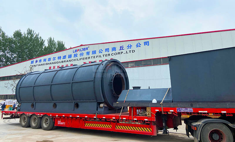 LES-2880型油泥炭化設(shè)備裝車發(fā)出04 LES-2880型油泥炭化設(shè)備裝車發(fā)出04